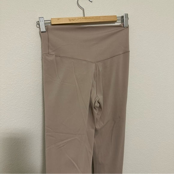 Aerie Offline Cross Over Waist Flare Leg Leggings Size Large Grayish Pink - Picture 5 of 8